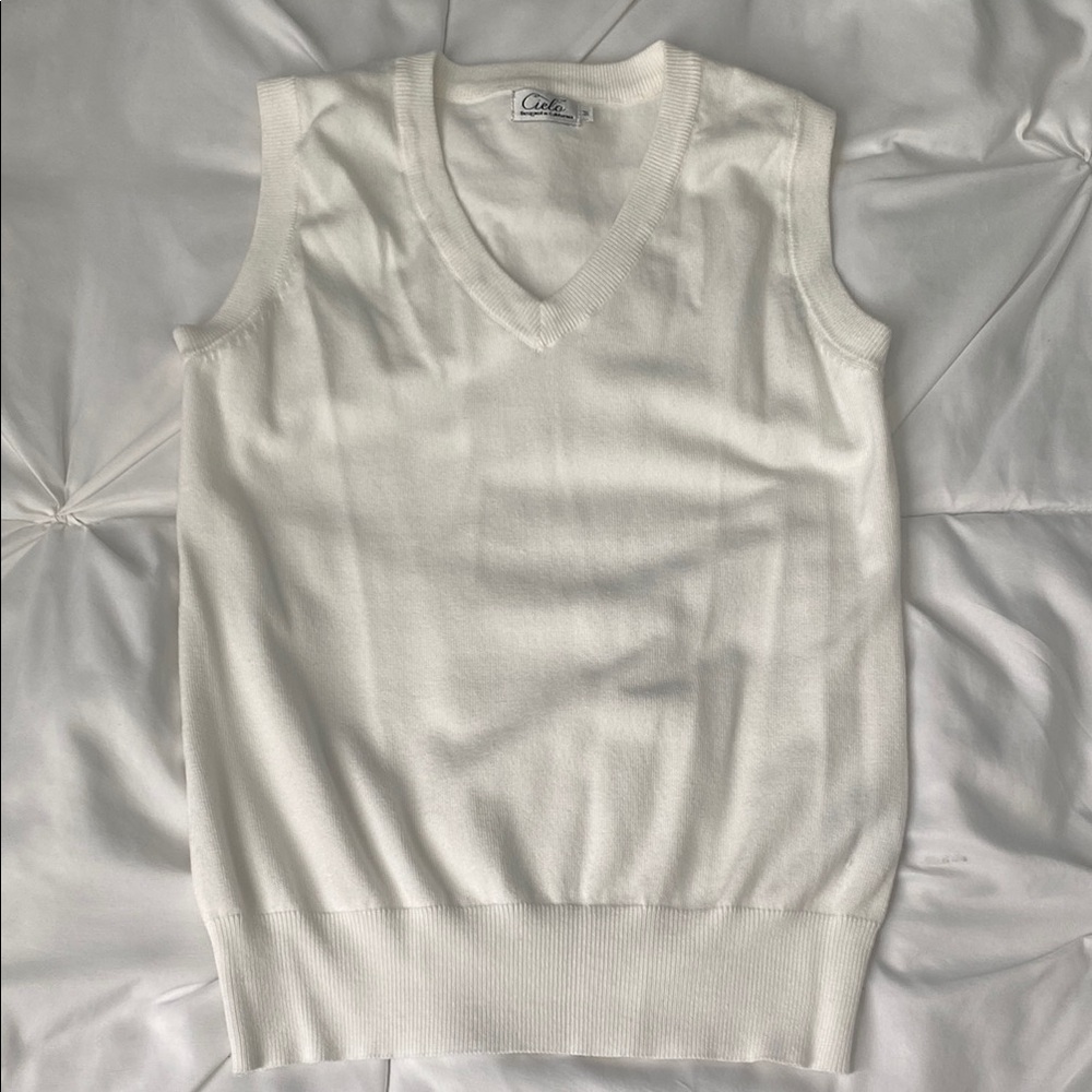 Womens White Sleeveless V-Neck Sweater Vest